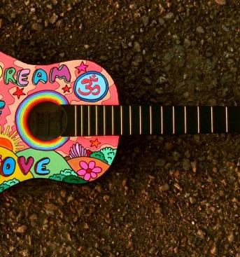 painted-guitar-1087209_1920.jpg