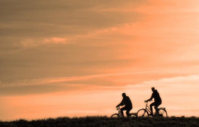 cyclist-3202481_1920.jpg